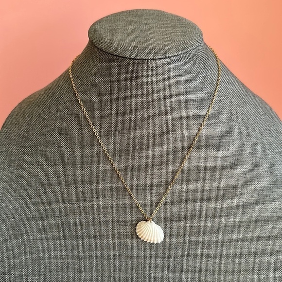 Jewelry - White Shell Faux Gold Necklace